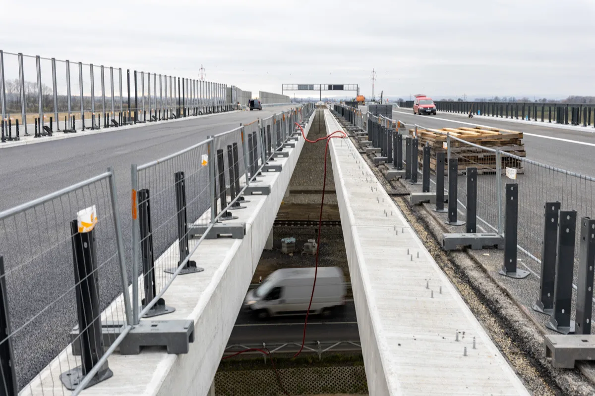 VIDEO, FOTO: Kompletní průjezd po zbrusu nové D1. Klíčová stavba u Přerova finišuje