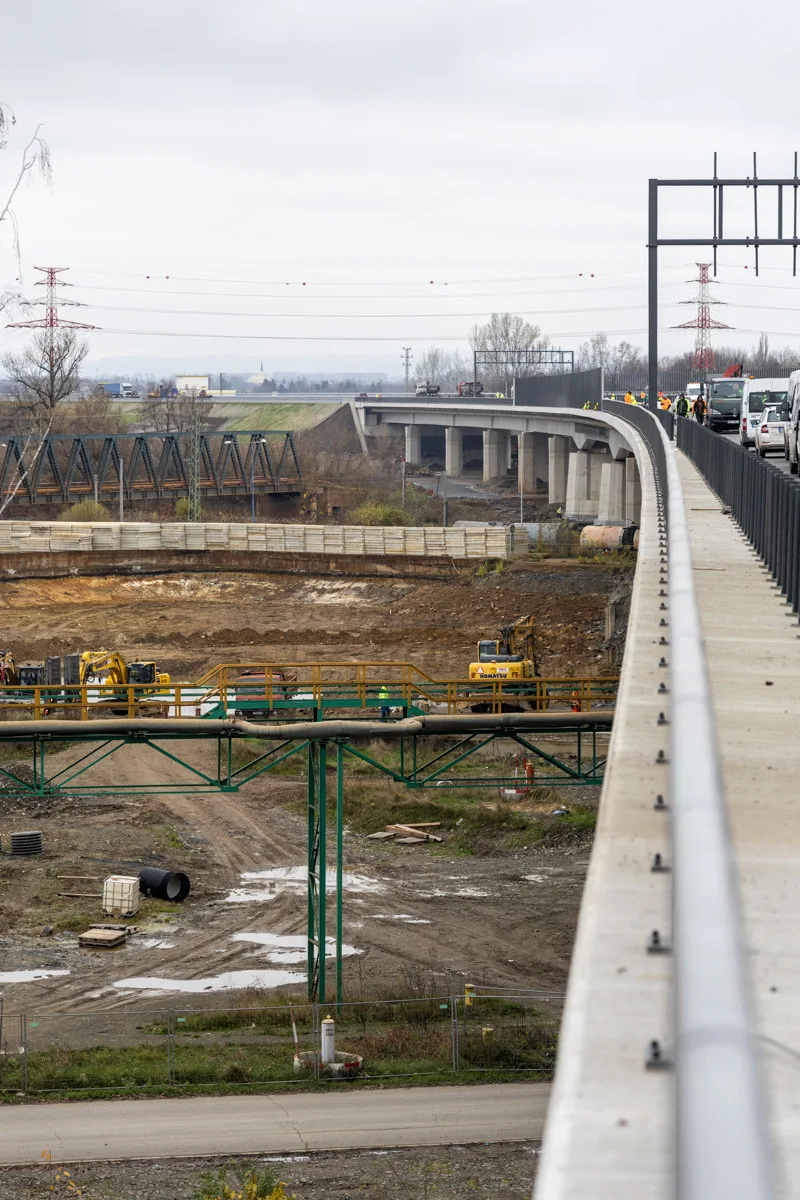 VIDEO, FOTO: Kompletní průjezd po zbrusu nové D1. Klíčová stavba u Přerova finišuje