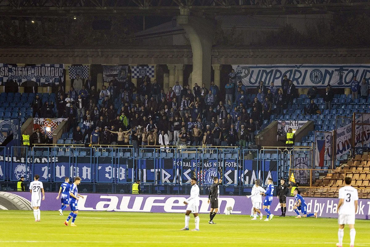 Sektor olomoucký fanoušků na stadionu v Jerevanu - ilustrační foto