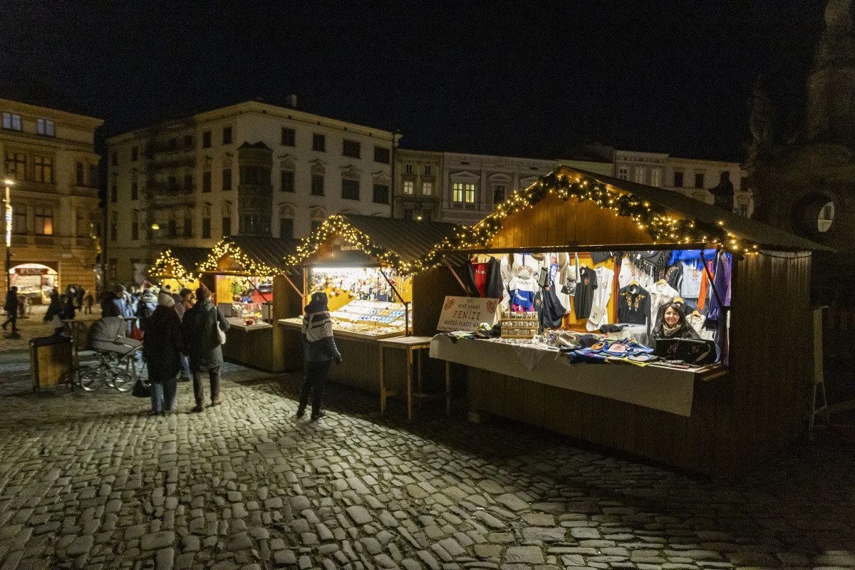 FOTO, VIDEO: V Olomouci se rozzářil vánoční strom Štědřínek