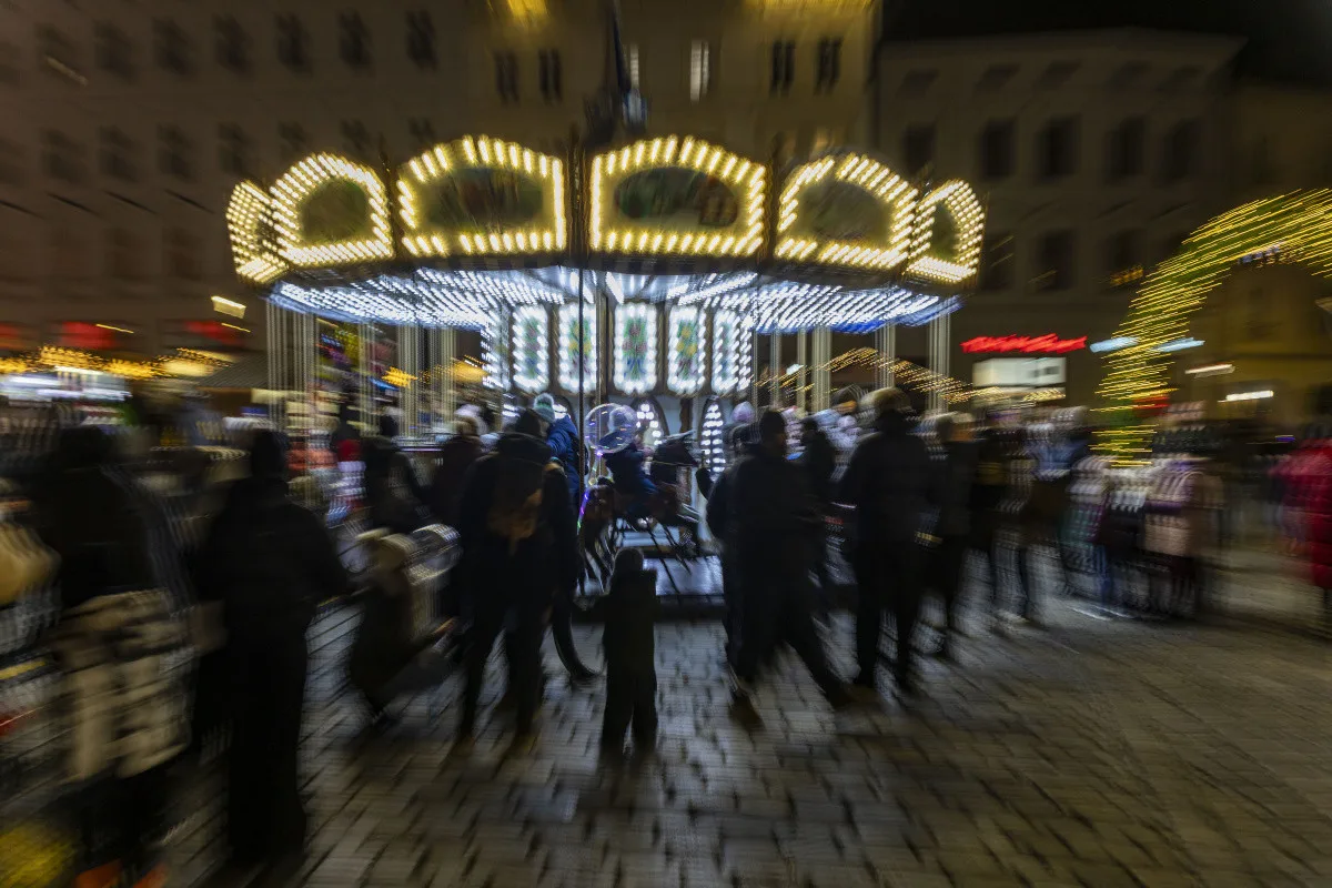 FOTO, VIDEO: V Olomouci se rozzářil vánoční strom Štědřínek