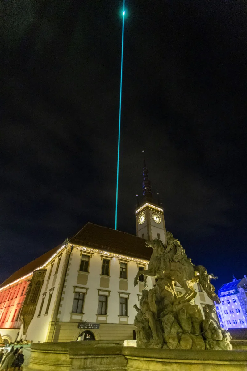 FOTO, VIDEO: V Olomouci se rozzářil vánoční strom Štědřínek