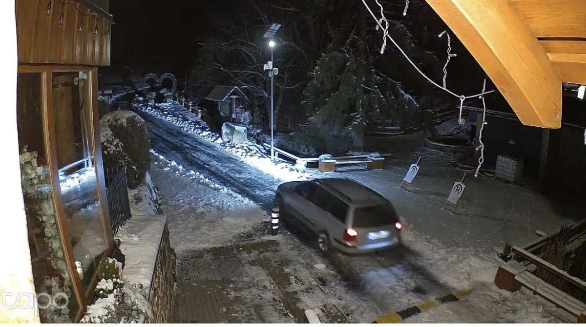 Louku u Repech zřejmě pro zábavu zničil a rozjezdil stříbrný Passat. Věc už řeší policie
