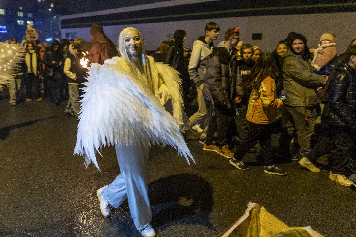 FOTOGALERIE: Čerti se světlicemi a andělé na koních. Mikulášský rej v Přerově přitáhl davy