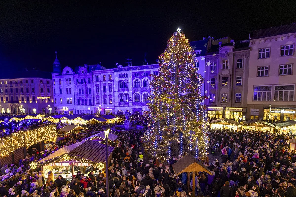 Vánoční trhy nejsou jen o punči. V Olomouci se představují i řemeslníci