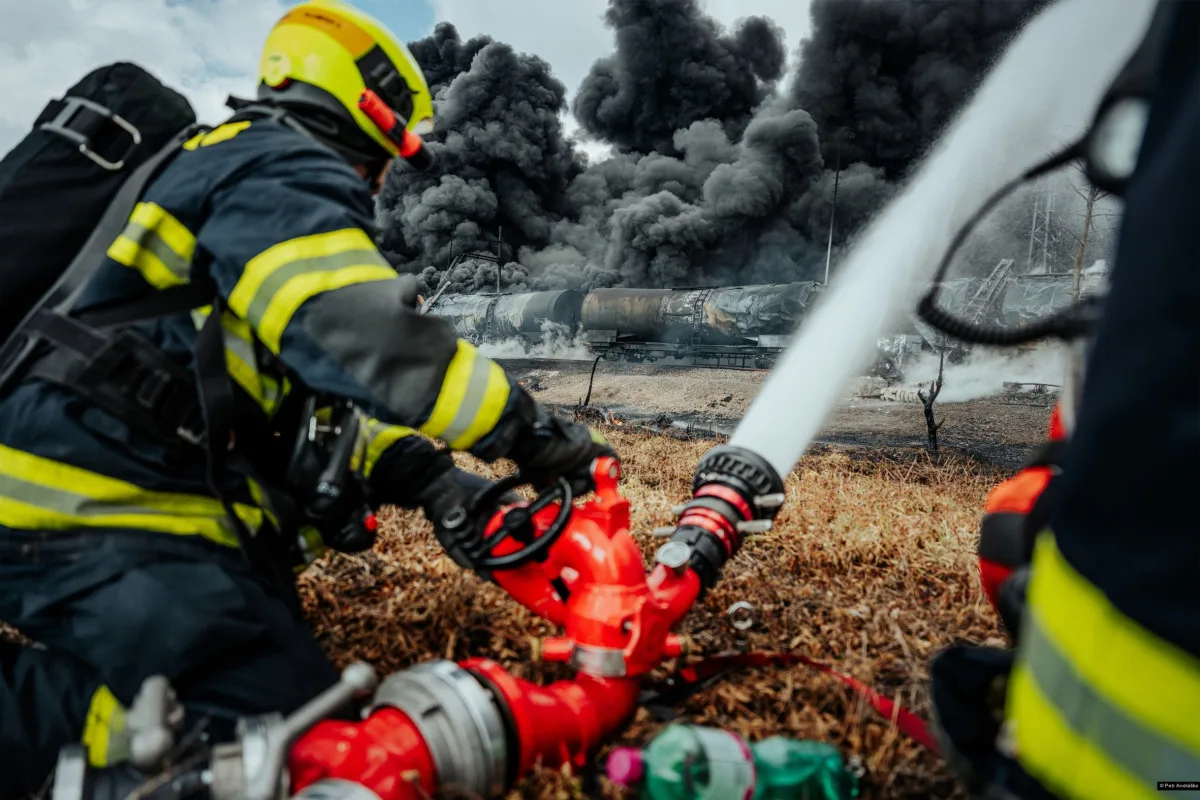Fotky Petra Andráška z havárie vlaku s benzenem na Přerovsku dobývají Czech Press Photo