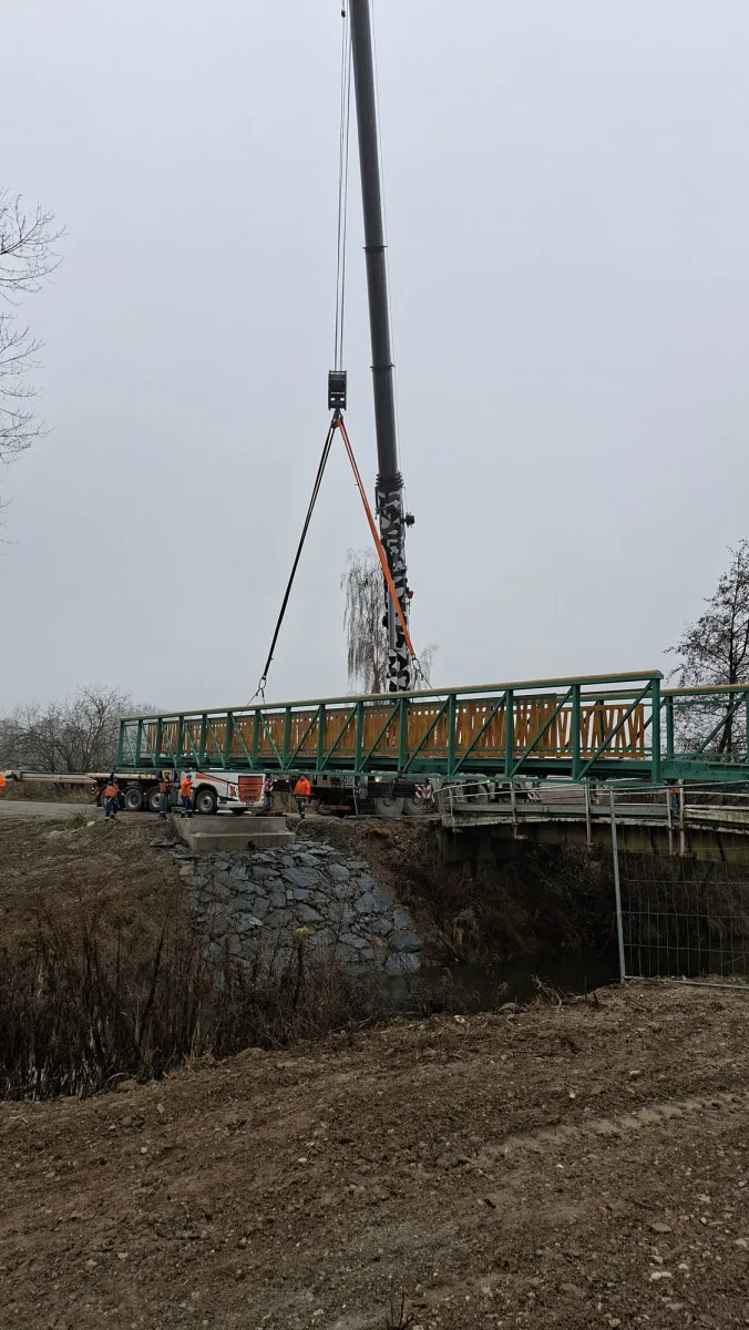 Nesmíme jezdit po mostě? Tak si postavíme svůj, Mohelnice má novou lávku přes Moravu
