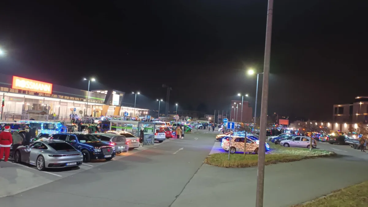 FOTO, VIDEO: Svítící nádhera v ulicích. Stovky lidí v Prostějově sledovaly tradiční Vánoční jízdu