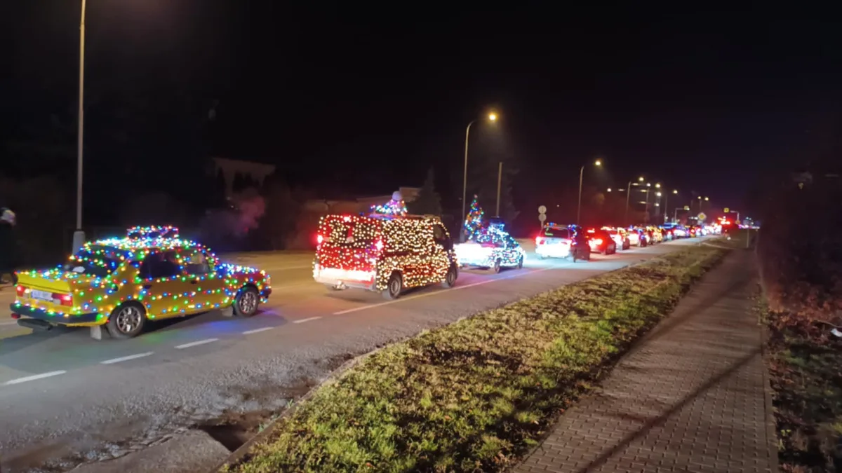 FOTO, VIDEO: Svítící nádhera v ulicích. Stovky lidí v Prostějově sledovaly tradiční Vánoční jízdu