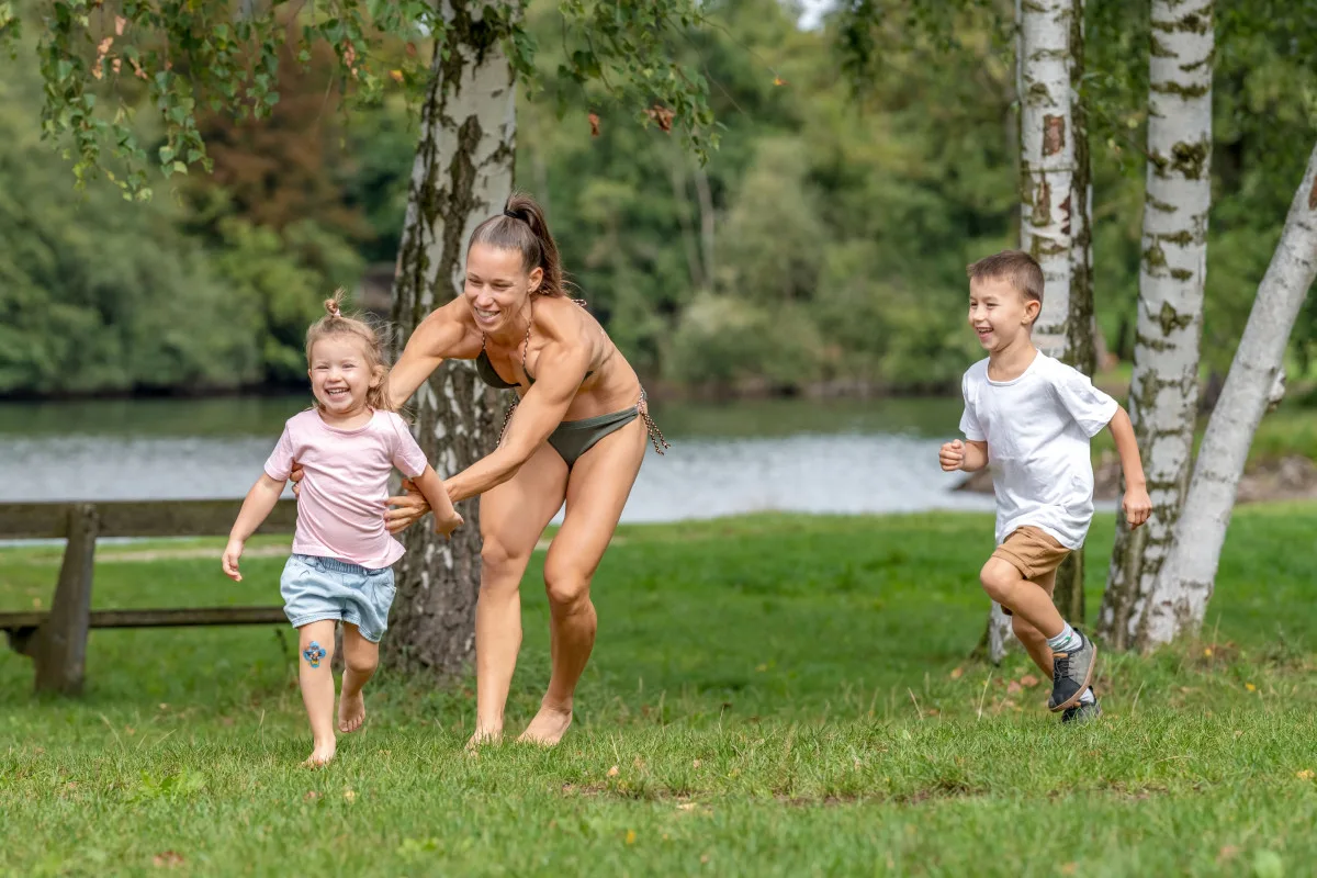 FOTOGALERIE: Kalendář vzpěraček z Hané je plný odvážných fotek. Část výtěžku šlo na charitu
