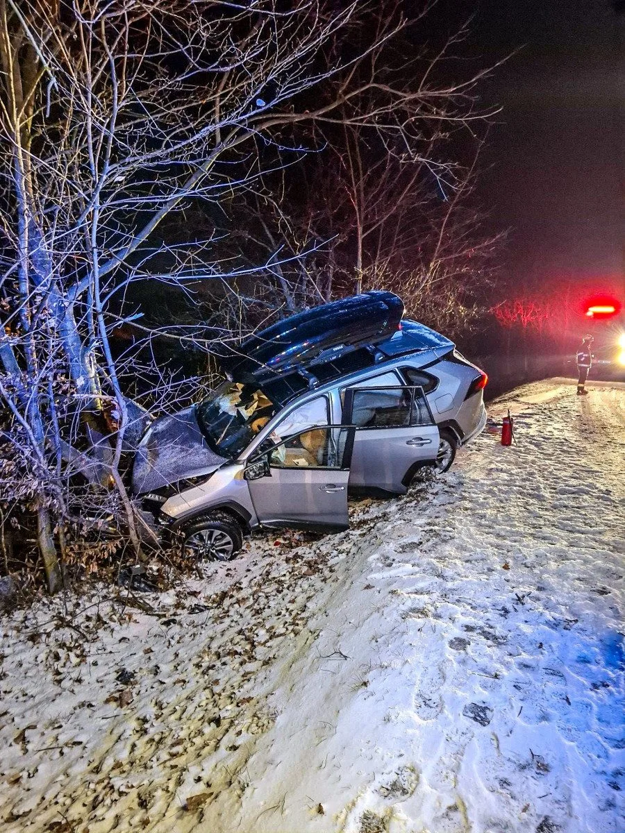 Řidiči podcenili sněžení. Hromadná nehoda u Mohelnice, kamiony zablokované na dálnici