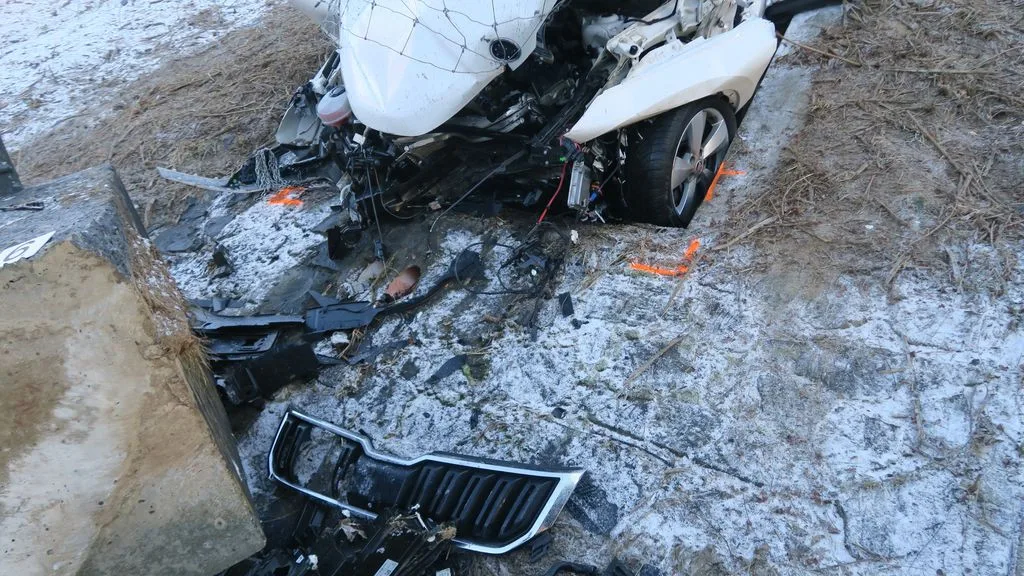 Řidiči podcenili sněžení. Hromadná nehoda u Mohelnice, kamiony zablokované na dálnici