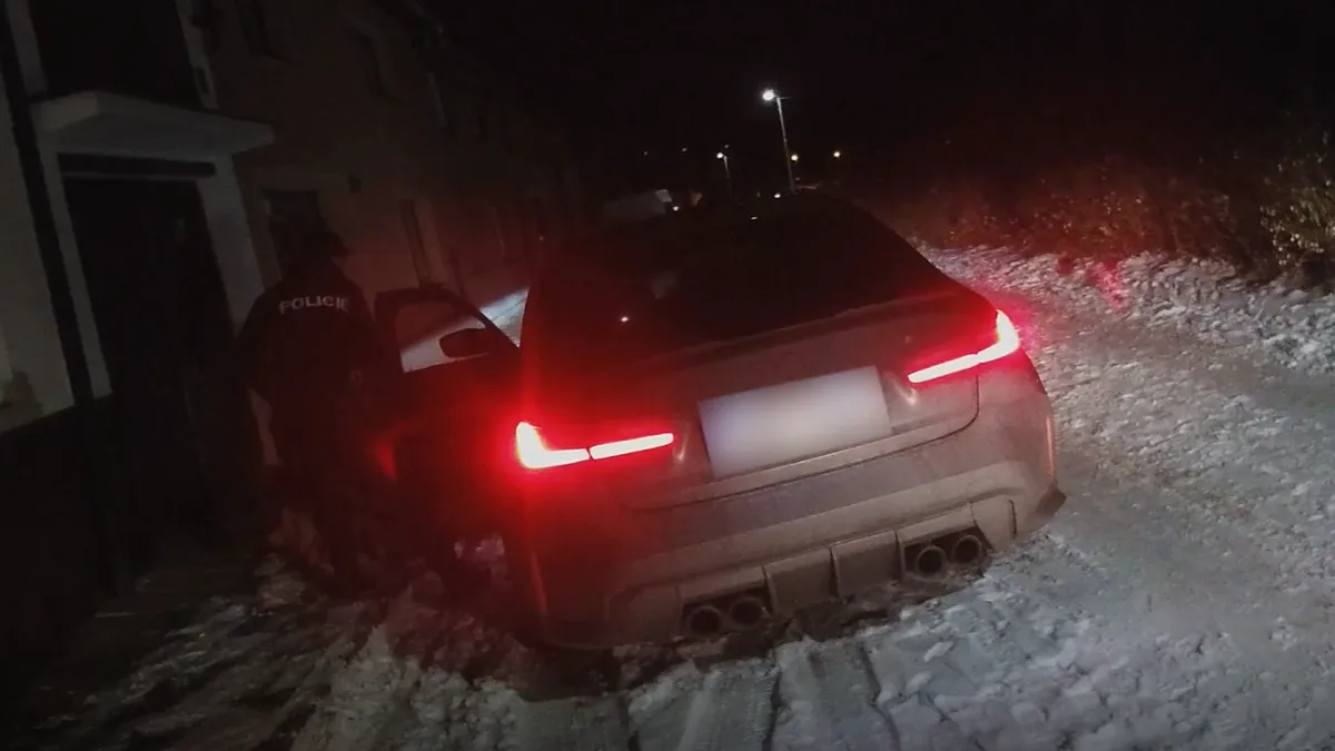 VIDEO: Policii u Olomouce ujížděl až dvoustovkou. Měl tři zákazy, okamžitě skončil ve vazbě