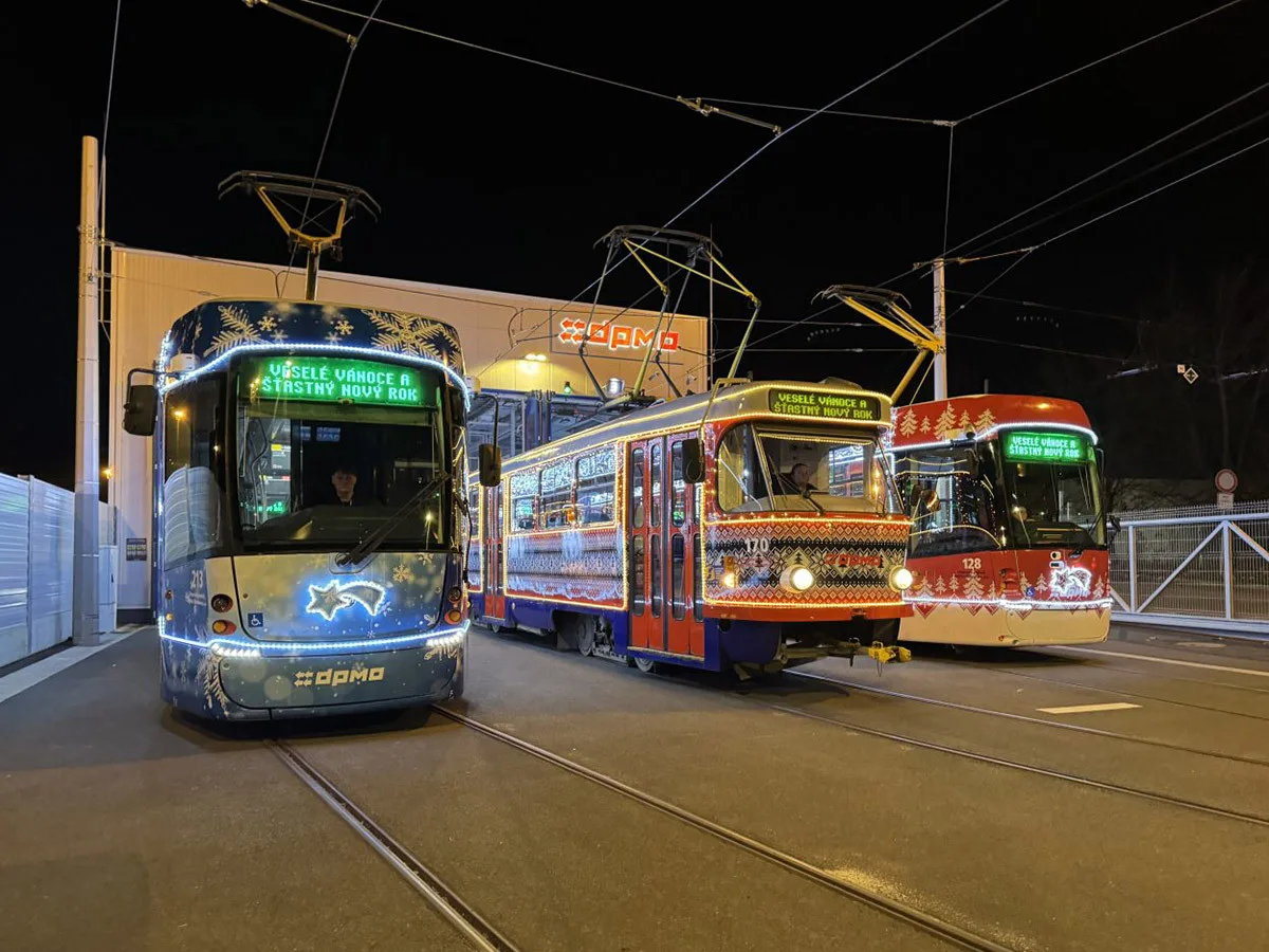 Svetřík, Vločka a Karkulka zazářily. Olomoucké vánoční tramvaje uspěly v anketě