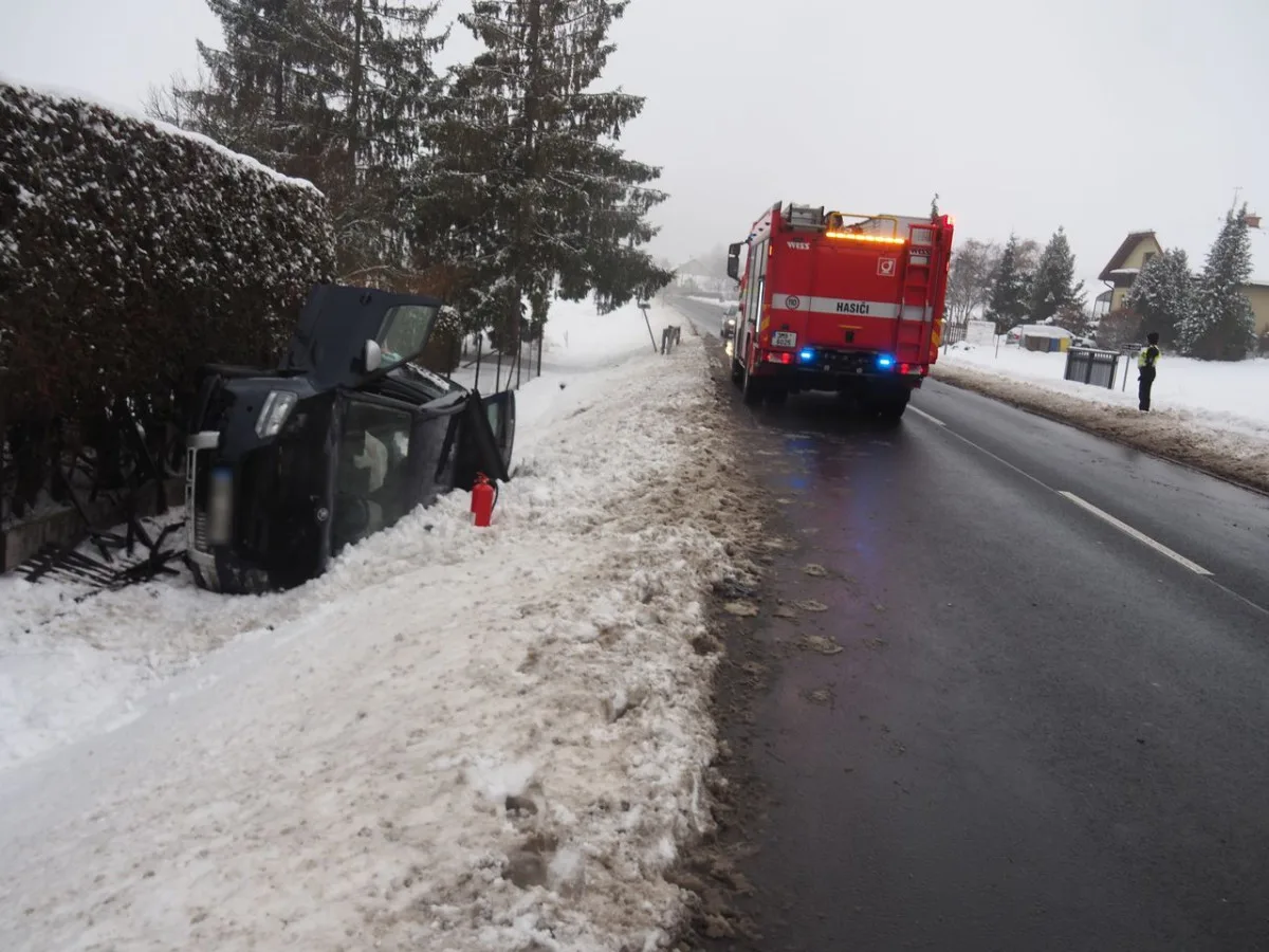 Lidé z Olomouce a okolí padali na ledu. Záchranáři vyjížděli ke čtrnácti zraněným