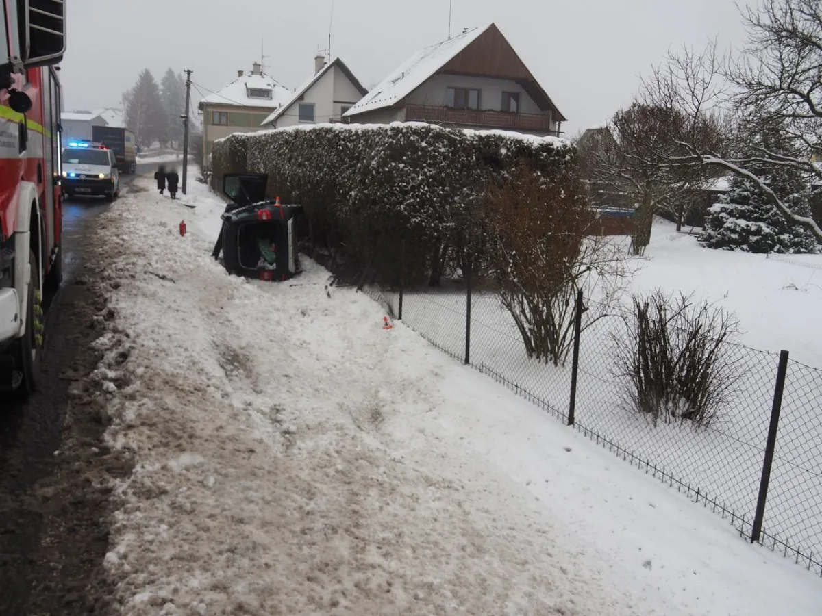 Lidé z Olomouce a okolí padali na ledu. Záchranáři vyjížděli ke čtrnácti zraněným