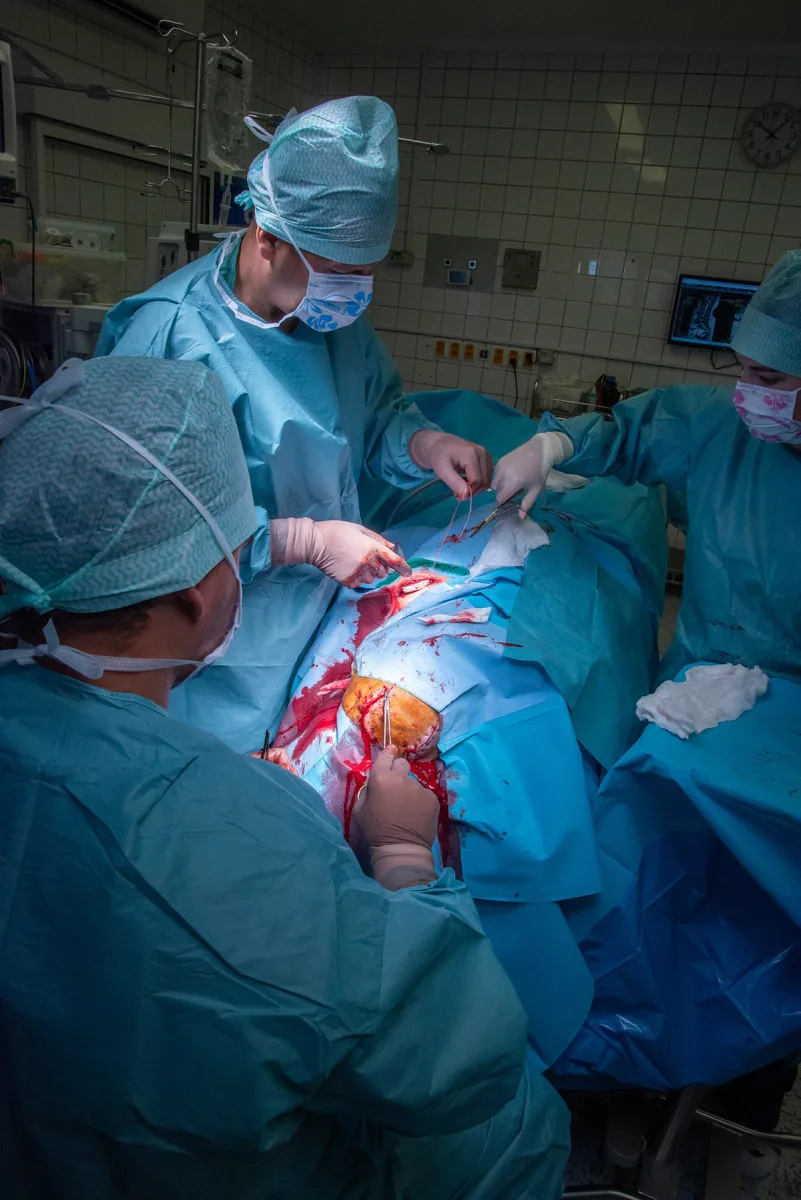Neurochirurgická operace psychiatrického pacienta ve FN Olomouc
