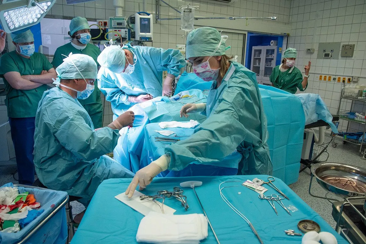 Neurochirurgická operace psychiatrického pacienta ve FN Olomouc