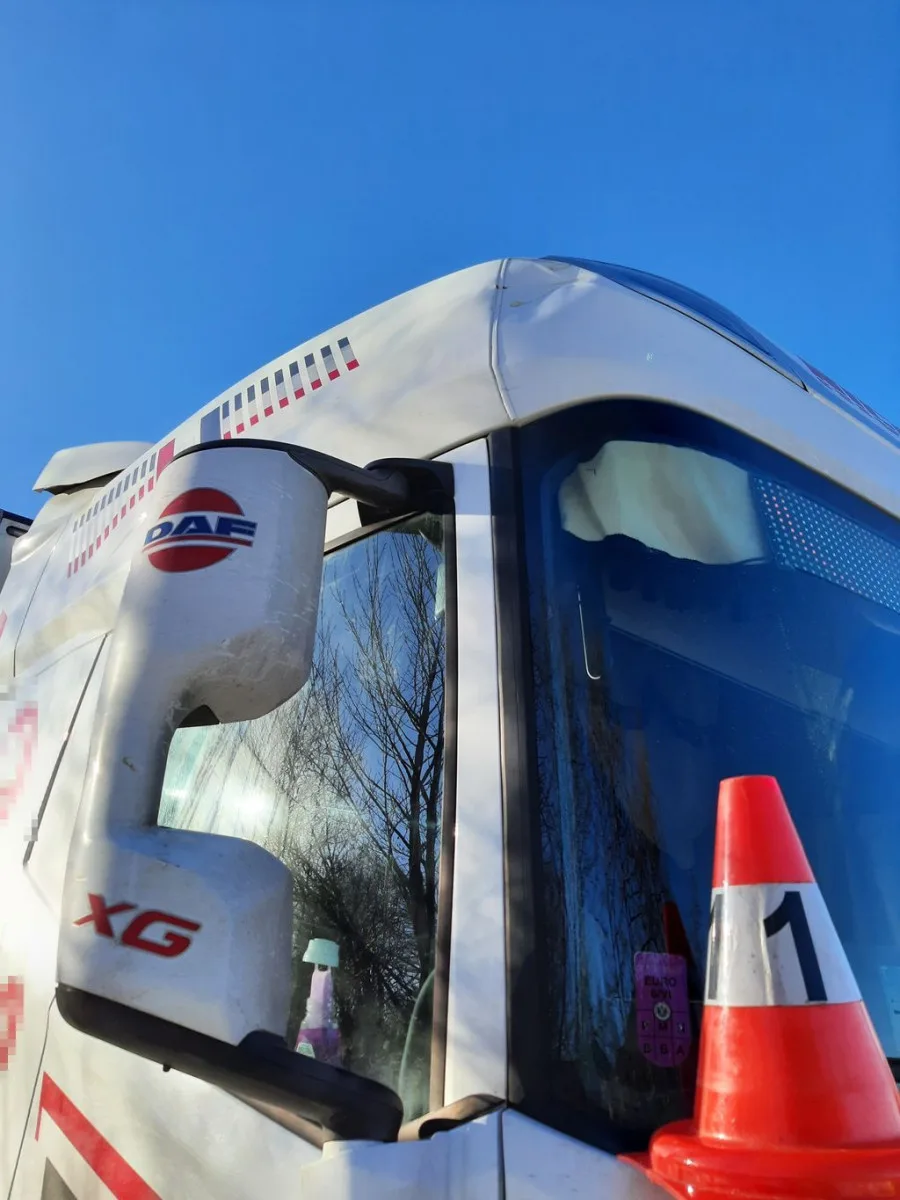 Já za to nemůžu. Kamion narazil do vyvráceného stromu, který byl vidět na sto metrů
