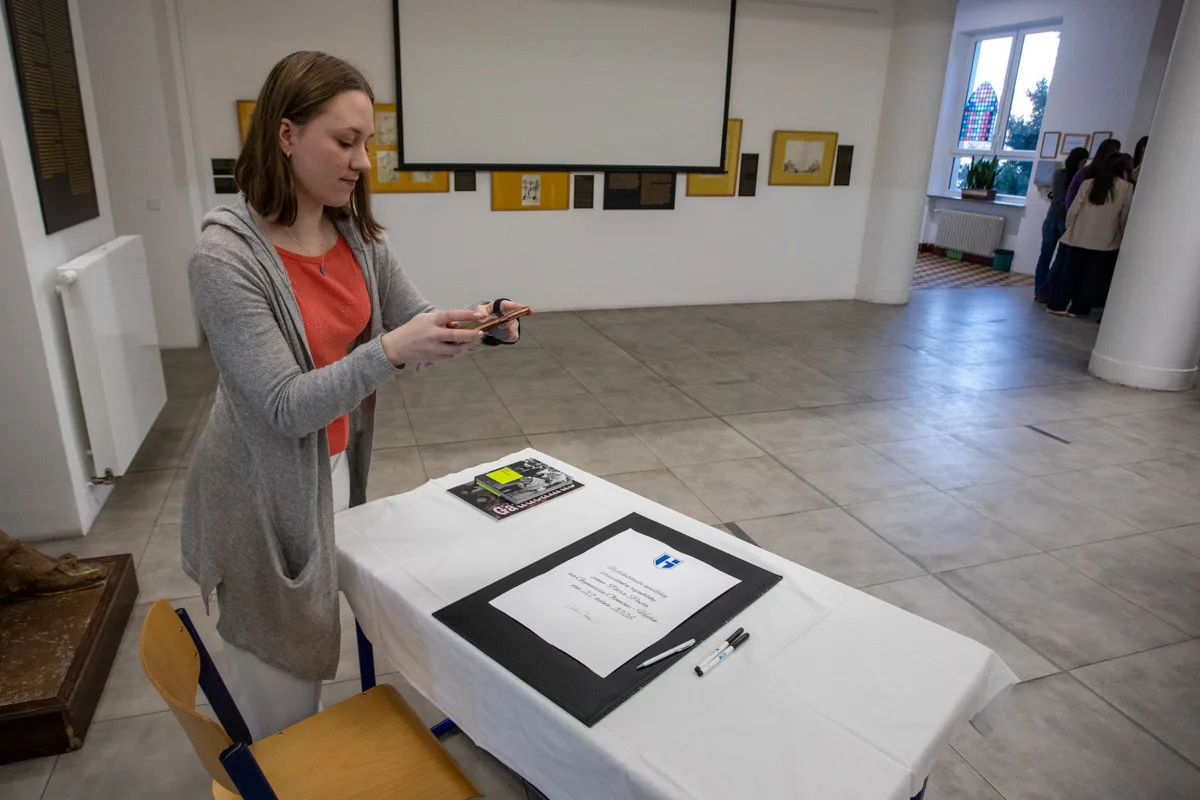 FOTO, VIDEO: Prezident ohromil studenty gymnázia v Olomouci. Loučili se ovací ve stoje