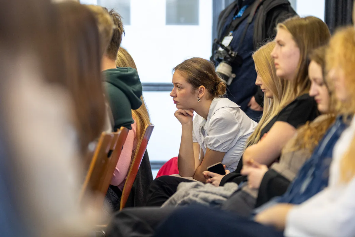 FOTO, VIDEO: Prezident ohromil studenty gymnázia v Olomouci. Loučili se ovací ve stoje