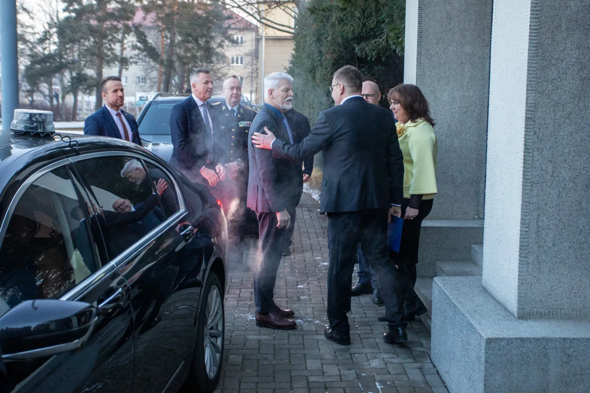 FOTO, VIDEO: Prezident ohromil studenty gymnázia v Olomouci. Loučili se ovací ve stoje