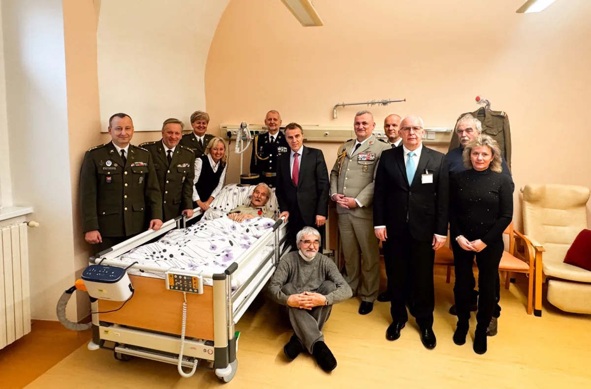 Český veterán z bitvy o Dunkerk dostal francouzský řád. V Olomouci mu ho předal velvyslanec