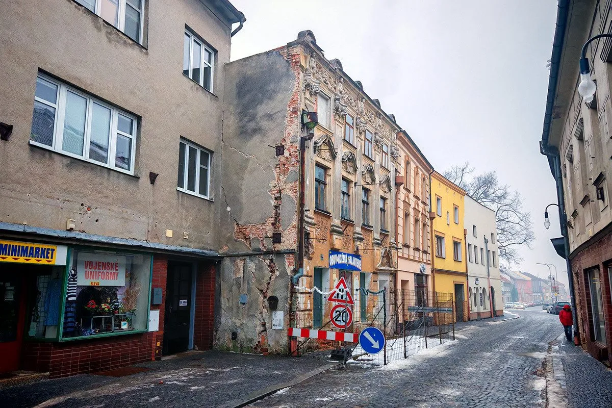 Měšťanský dům v centru Litovle vlastněný soukromým subjektem je dlouhodobě v havarijním stavu