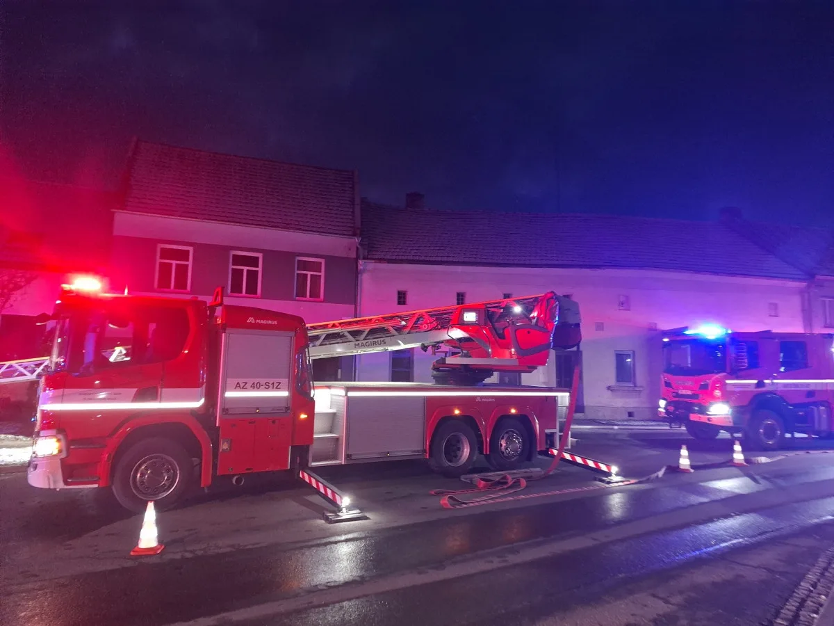 V Charvátech hořely dva domy, oheň nezasáhl obytné prostory. Škoda půjde do milionu