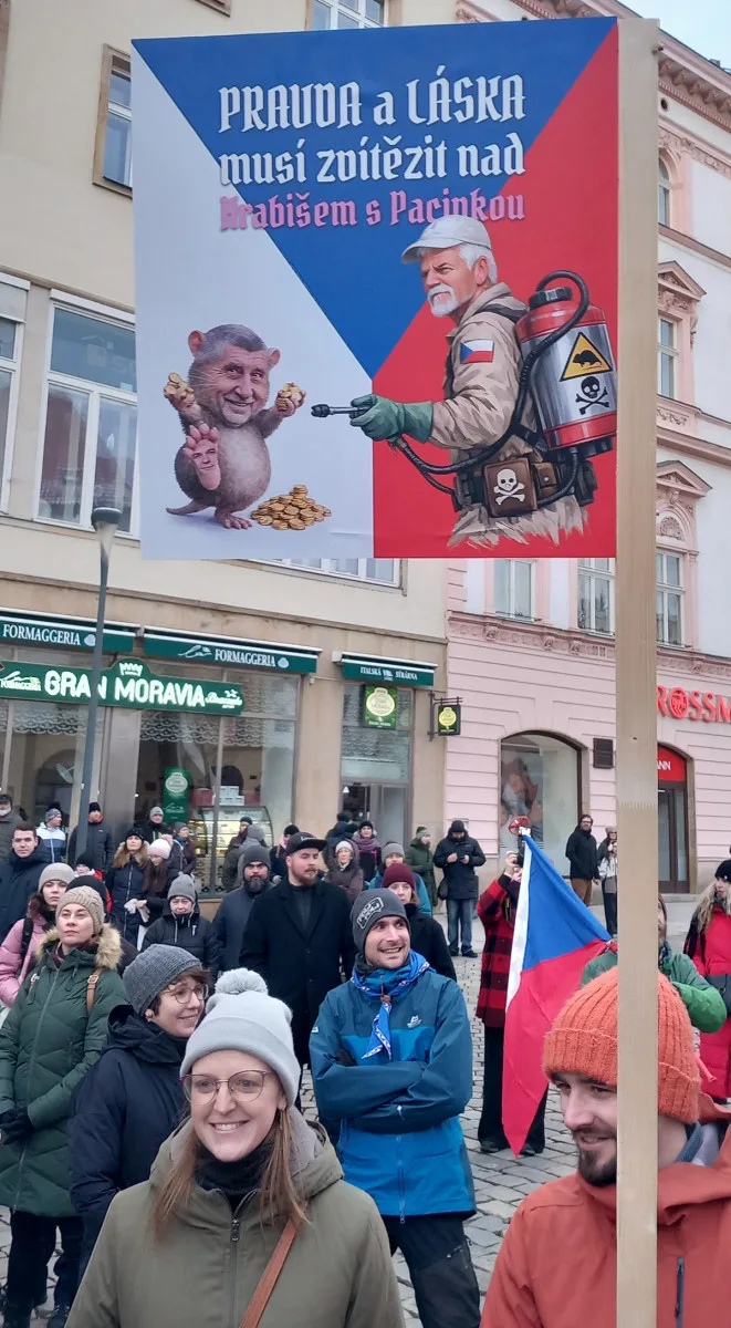 Tisíce lidí nejen v Olomouci podpořily prezidenta. Sítě zaplavily falešné účty a dezinformace
