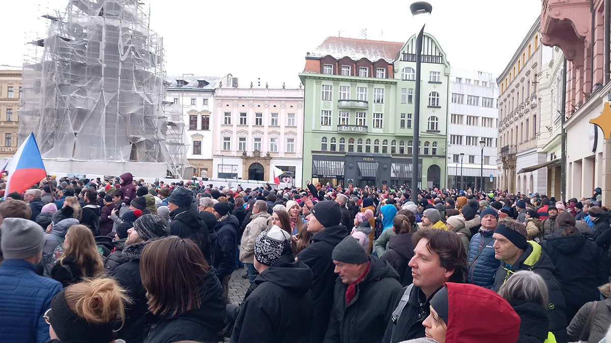 Tisíce lidí nejen v Olomouci podpořily prezidenta. Sítě zaplavily falešné účty a dezinformace