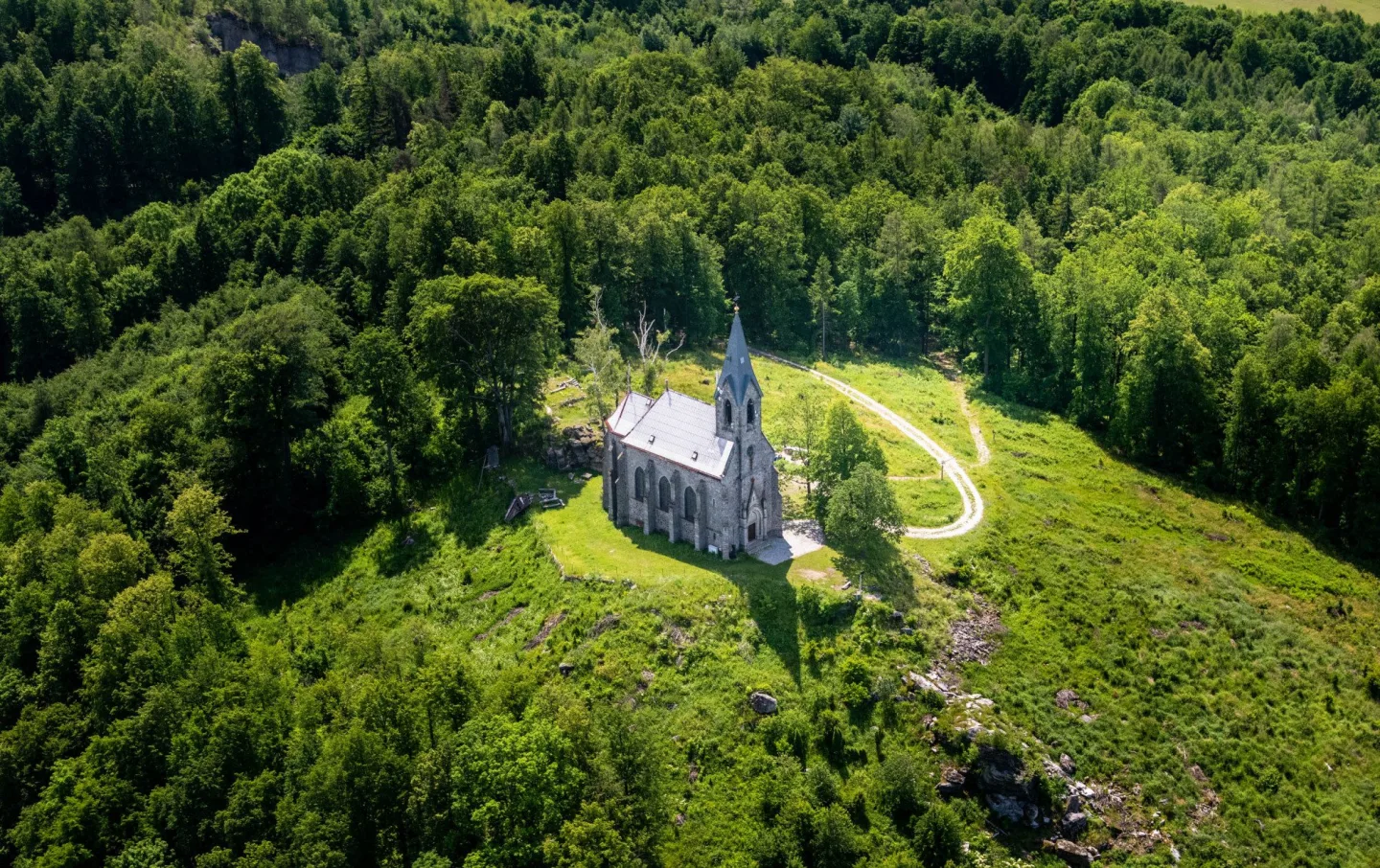 FOTOGALERIE: Jesenicko z ptačí perspektivy, nová kniha přináší letecké snímky. Podívejte se