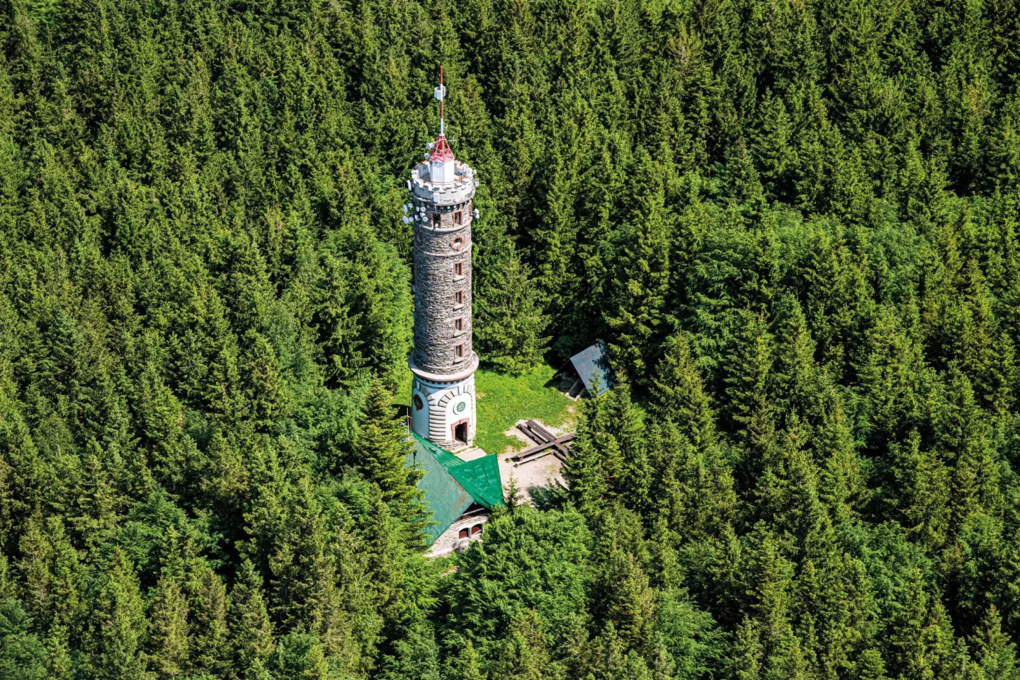 FOTOGALERIE: Jesenicko z ptačí perspektivy, nová kniha přináší letecké snímky. Podívejte se