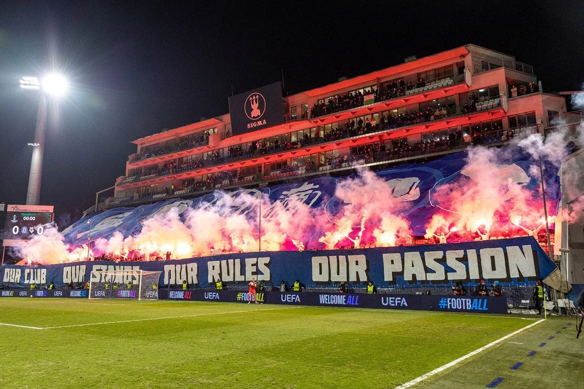 Choreo olomouckých fanoušků před utkáním Konferenční ligy proti Lausanne