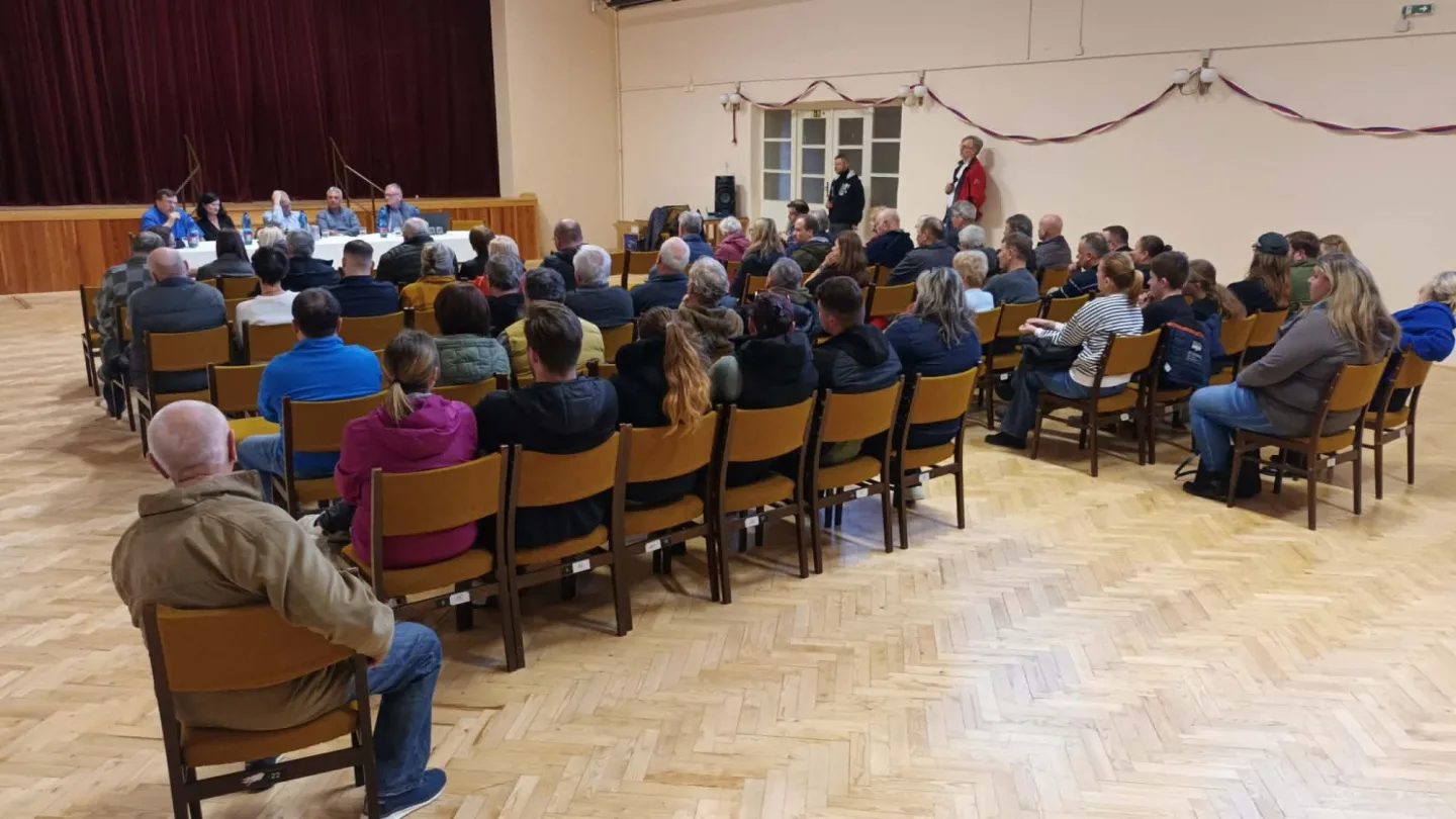 To jsou výstřely z děla, stěžují si obyvatelé Dluhonic na hluk z dálnice D1. ŘSD slíbilo nápravu