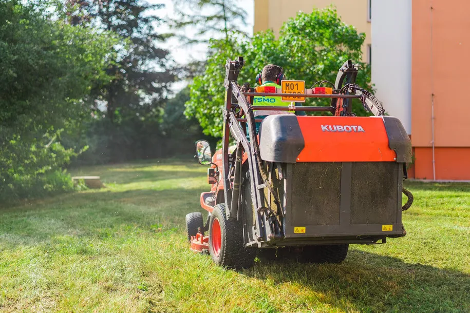 Olomouc mění způsob sekání trávy. Přechází na ekologičtější variantu