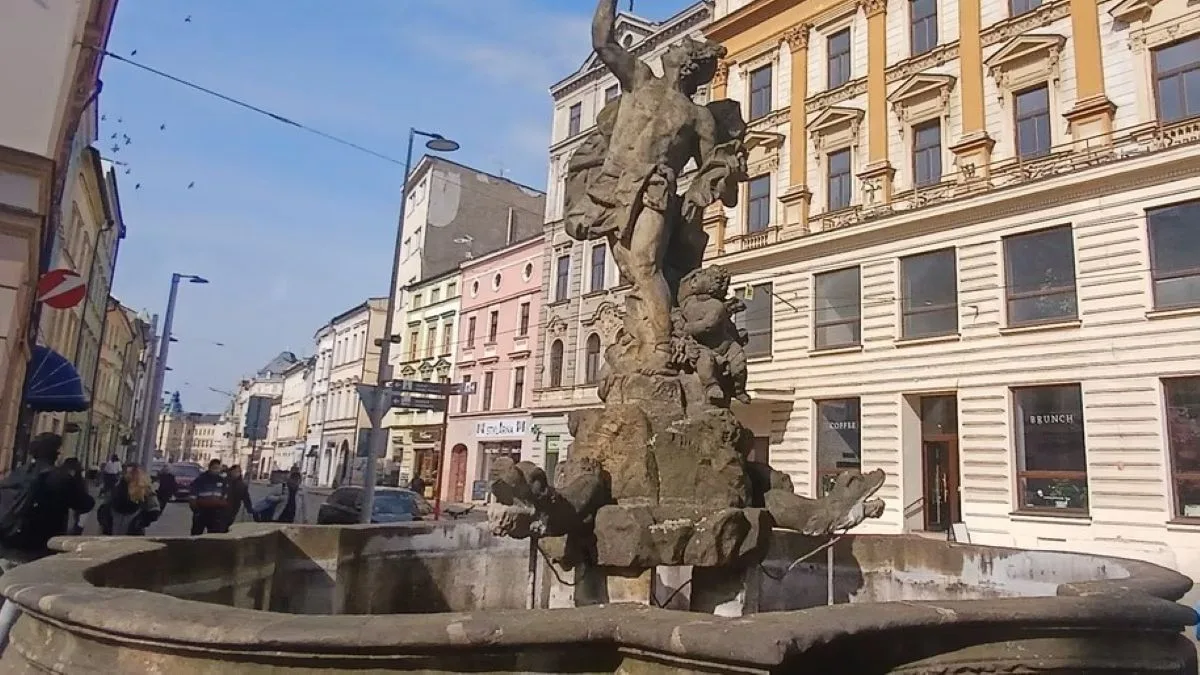 Olomouc opraví Merkurovu kašnu v centru města. Má ucpané trysky a prosakuje z ní voda