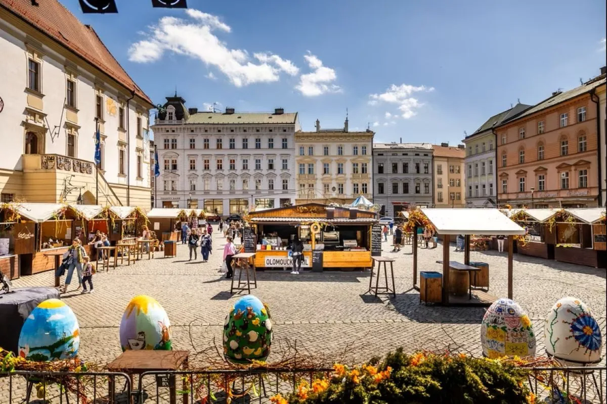 V centru Olomouce začíná Velikonoční jarmark. Nabídne řemesla, dílničky i prohlídky zajímavých míst