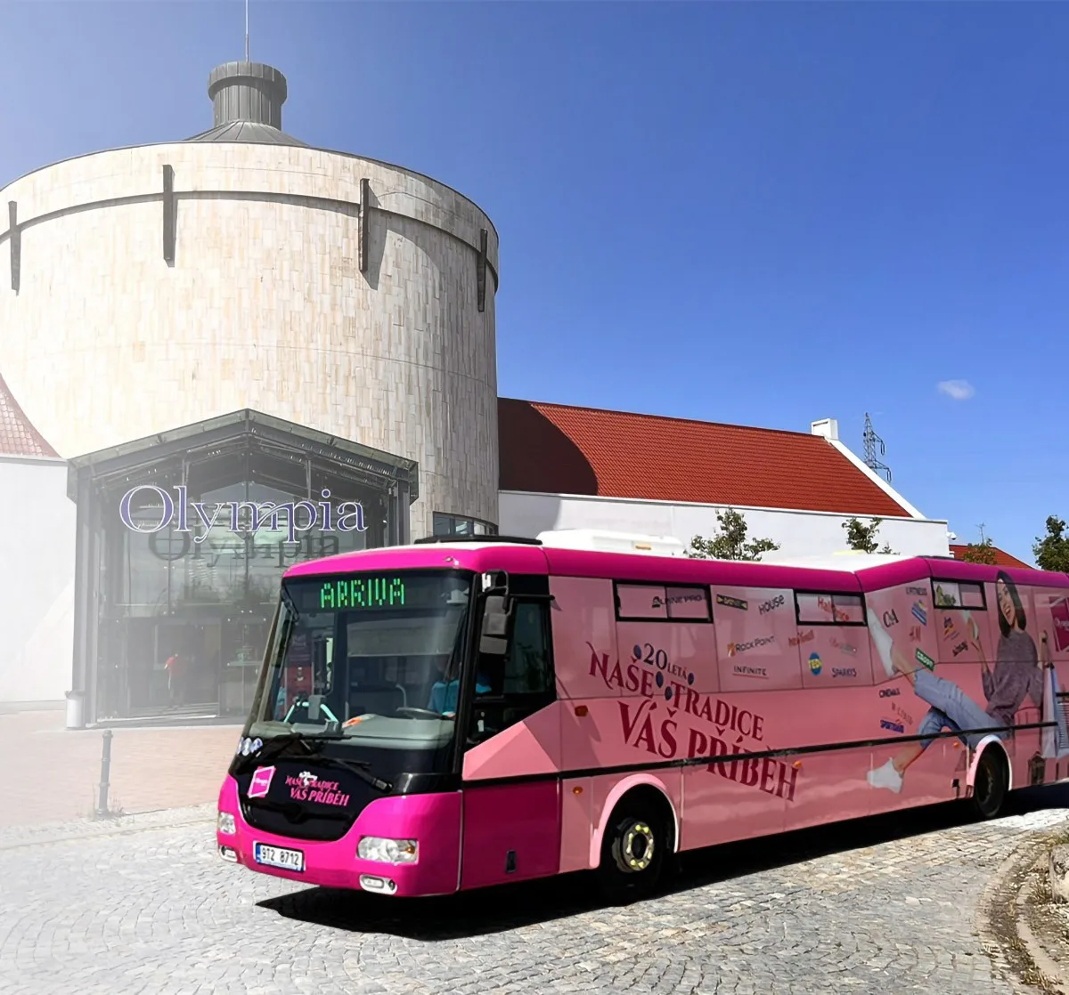Autobus 61 u obchodního centra Olympia - ilustrační foto