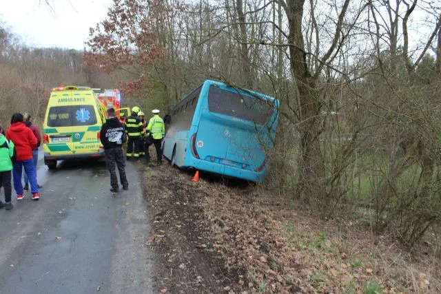 Opilý řidič autobusu MHD havaroval u Přerova. Dostane okamžitou výpověď, primátor zuří