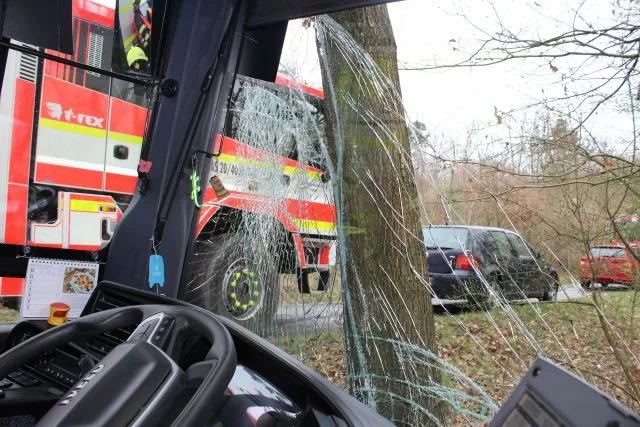 Opilý řidič autobusu MHD havaroval u Přerova. Dostane okamžitou výpověď, primátor zuří