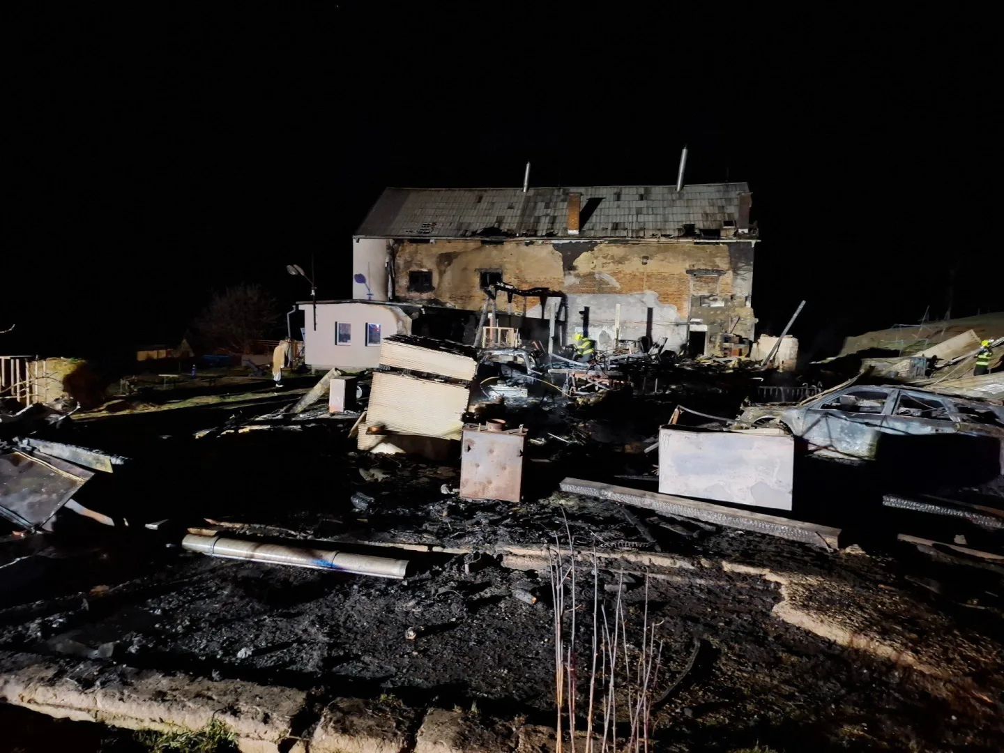Mohutný požár na Šumpersku, shořela stodola a část rodinného domu. Škoda je čtyři miliony