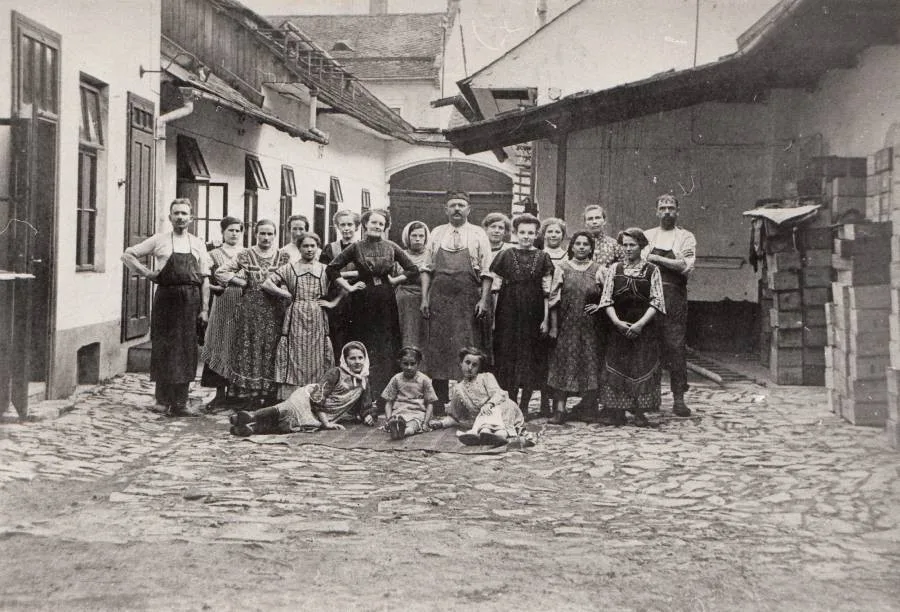 Střípky z historie. Olomoucké tvarůžky si letos připomínají 150 let od zahájení výroby v Lošticích
