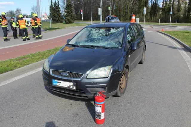 Senior na elektrokole letěl přes kapotu. Na přejezdu pro cyklisty v Přerově ho ohrozil automobil