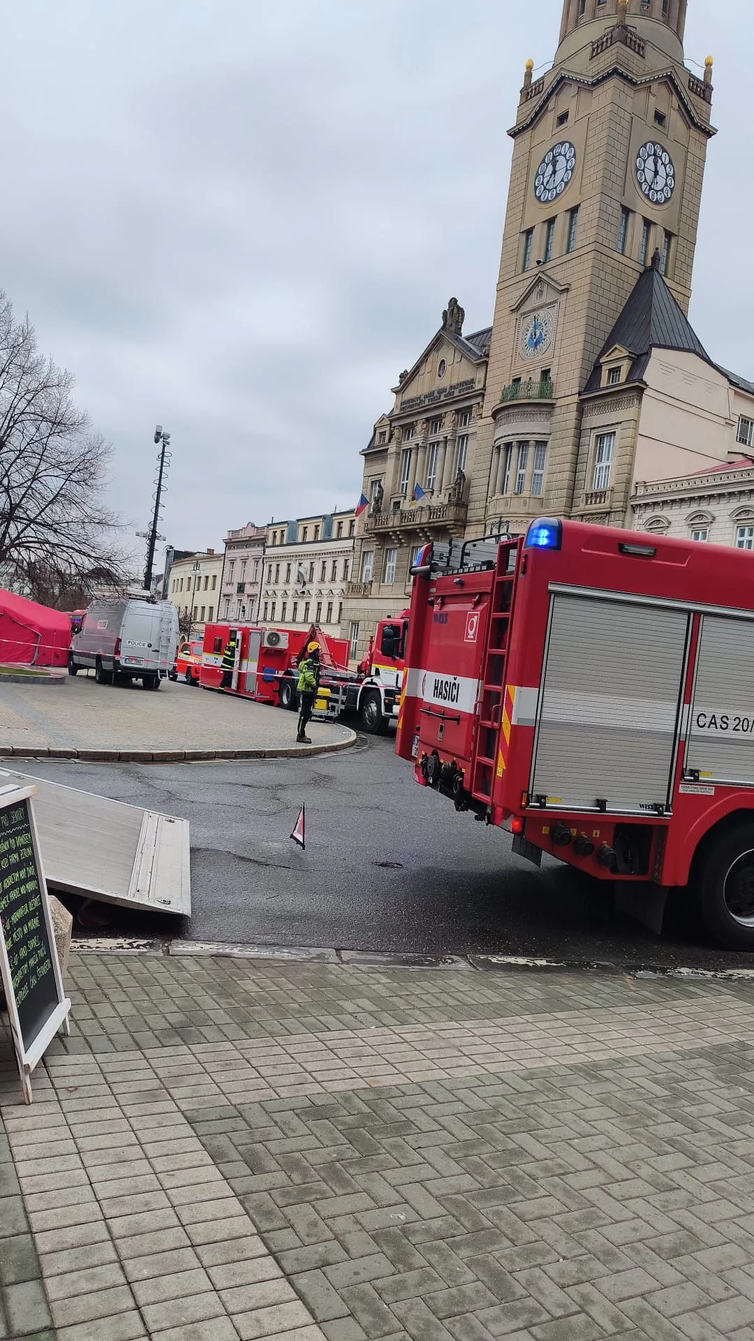 VIDEO: Policie a hasiči obsadili centrum Prostějova, zaútočil střelec. Naštěstí jen cvičně