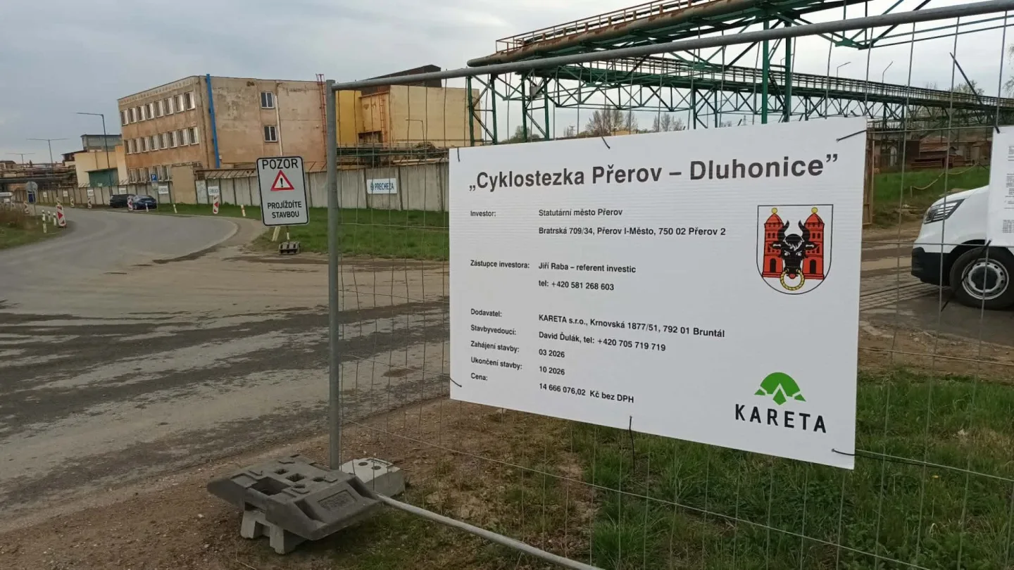 Do Dluhonic se konečně začala stavět cyklostezka, místní však mají jiné problémy. Pekelný hluk z D1