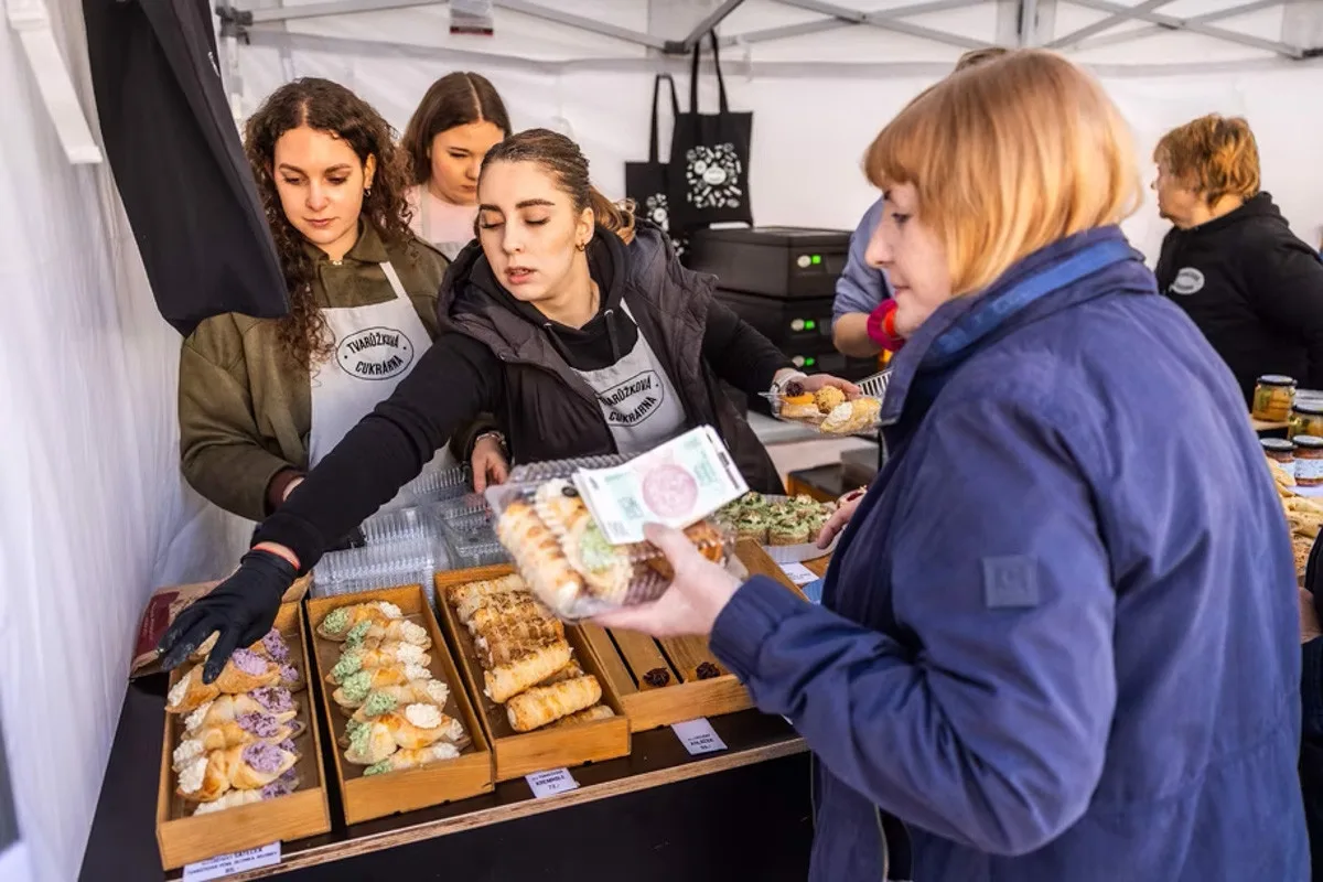 Osm tun tvarůžků a desetitisíce lidí. Festival v Olomouci bořil rekordy