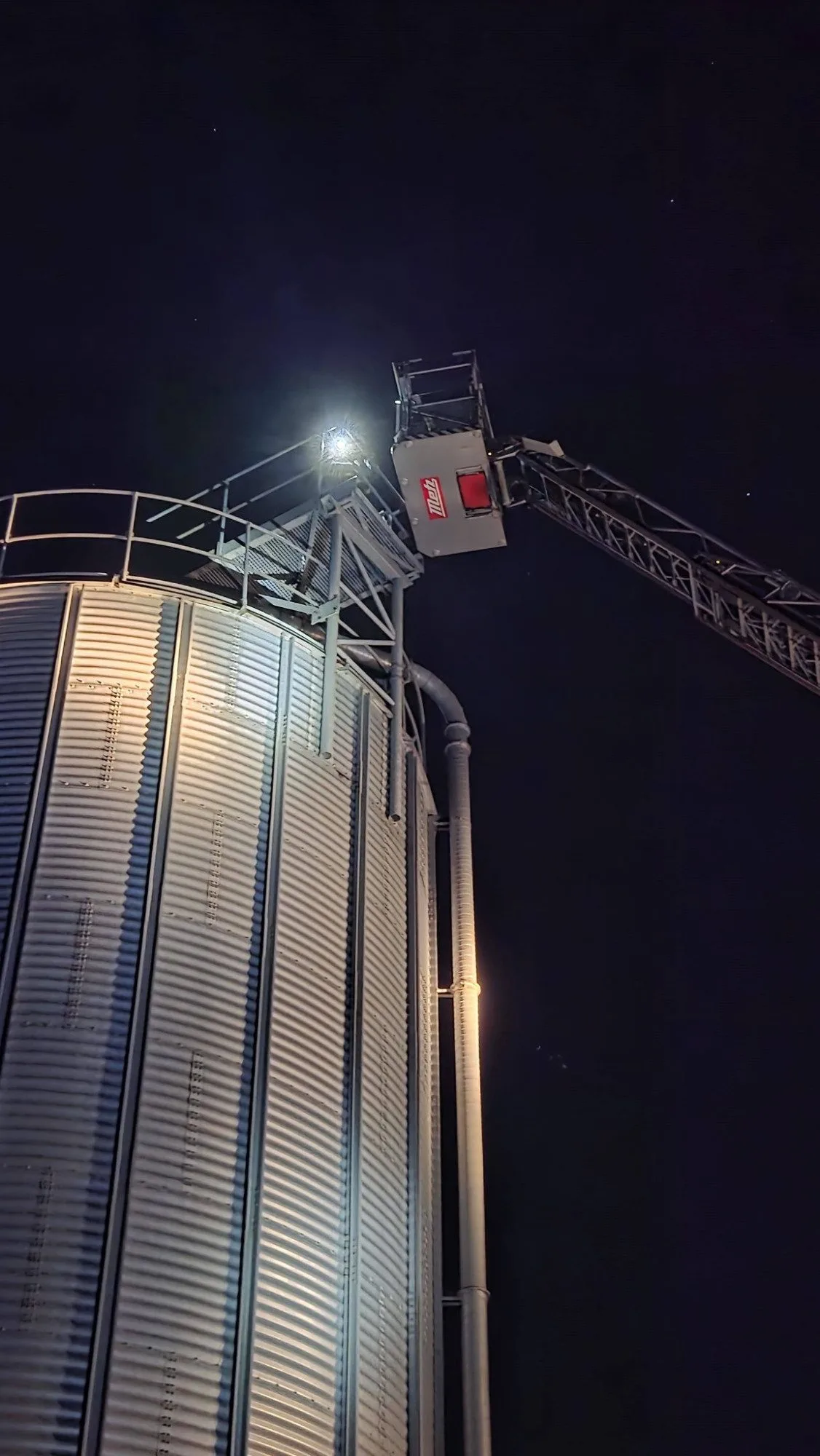 V Lipníku n. Bečvou hořela technologie a silo na výrobu polystyrenu. Škoda bude přes milion