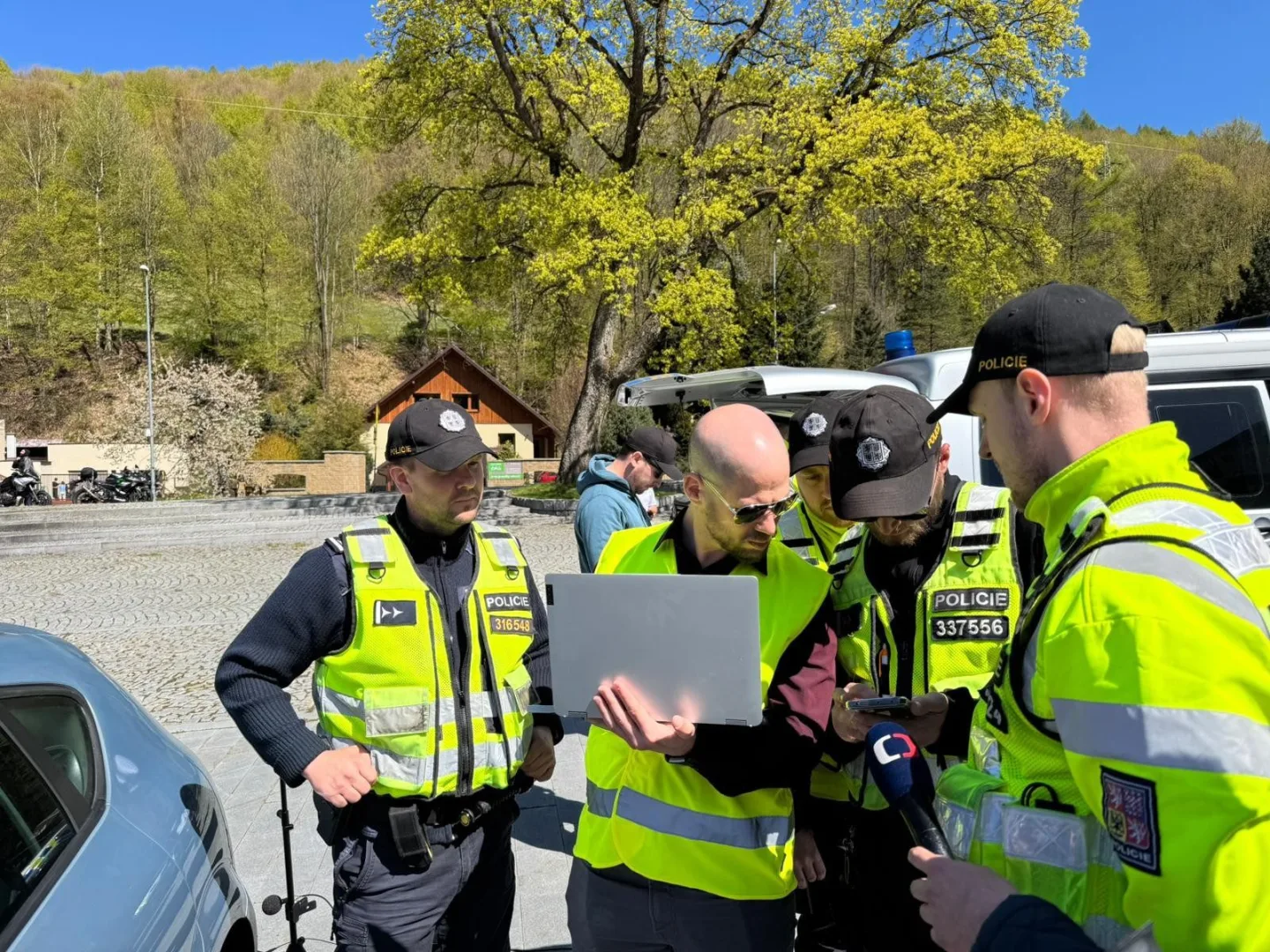 VIDEO: Mobilní hlukoměr na motorkáře. Jako první v zemi ho mají policisté v Jeseníkách