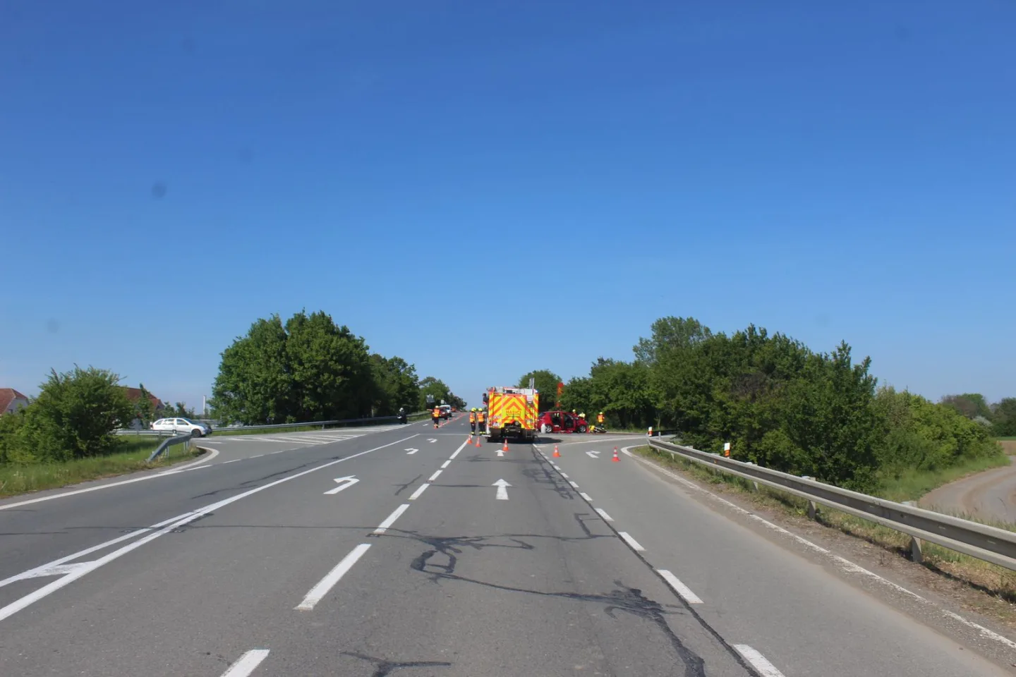 Mladý motorkář střet nepřežil. Sedmasedmdesátiletá řidička mu u Litovle nedala přednost